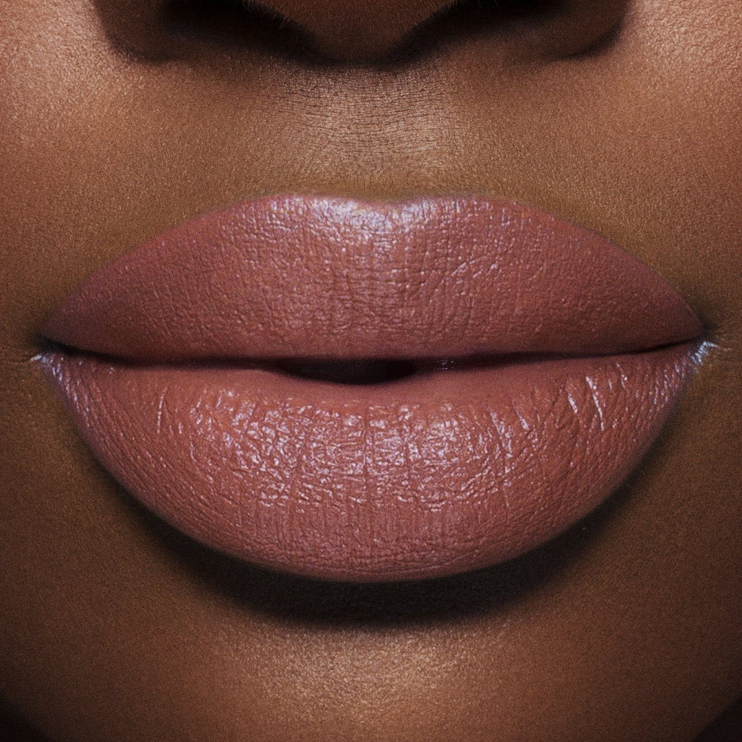 How to Apply Lipstick Flawlessly